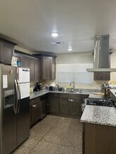 221 Veranda Rd NW, Unit Apt B in Albuquerque, NM - Foto de edificio - Building Photo