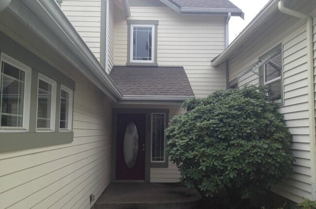 property at 123 N Rainier Ave