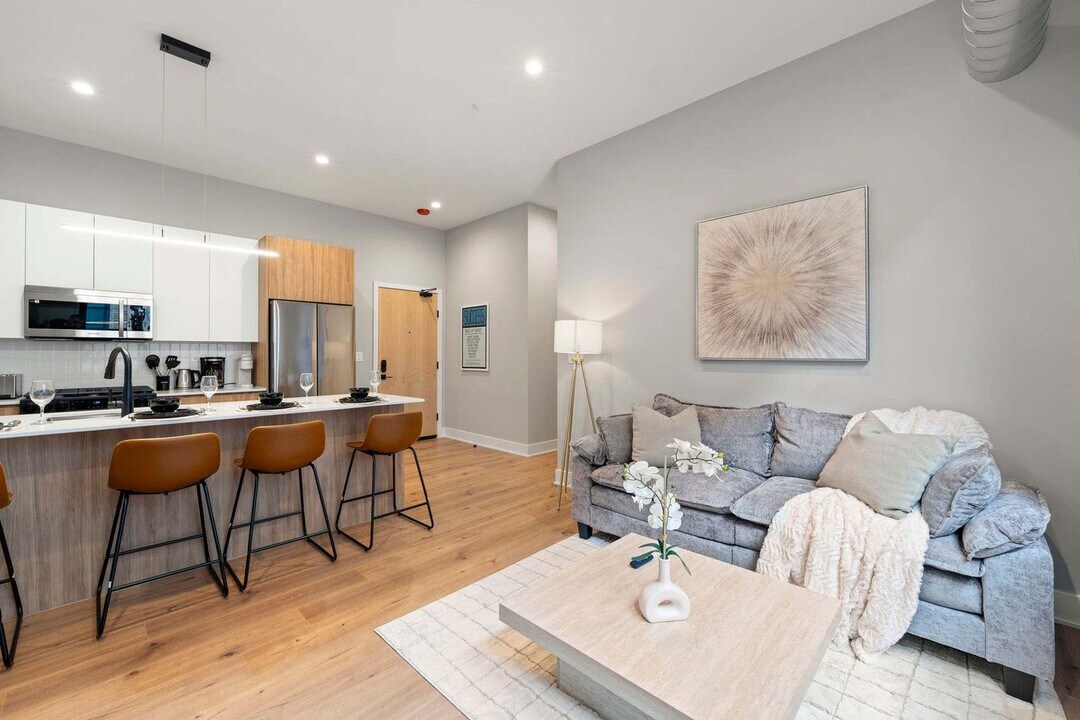 6044 N Winthrop Ave in Chicago, IL - Building Photo