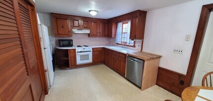 129 1/2 Summer Street Unit in Plymouth, MA - Foto de edificio - Building Photo