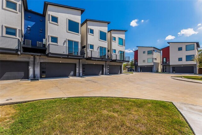 1417 Kramer Ln in Austin, TX - Building Photo - Building Photo