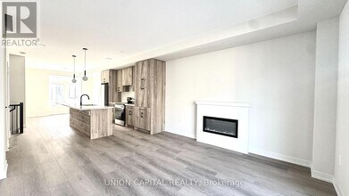 9 Mermot Ln in Richmond Hill, ON - Building Photo - Building Photo
