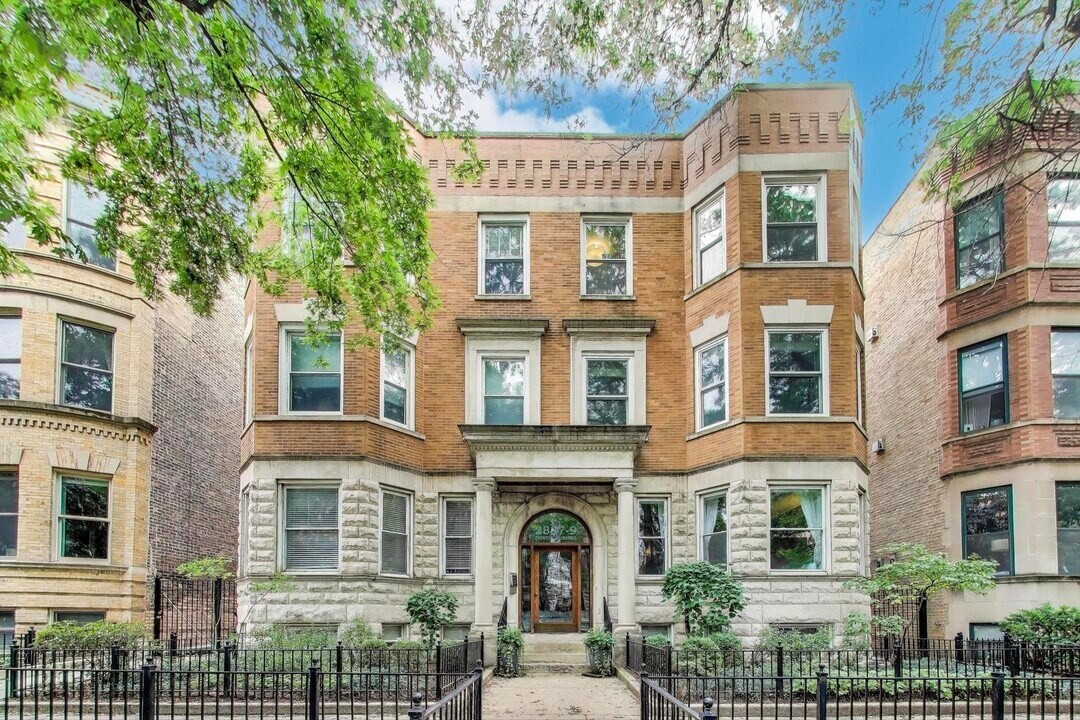 2837 N Burling St in Chicago, IL - Building Photo