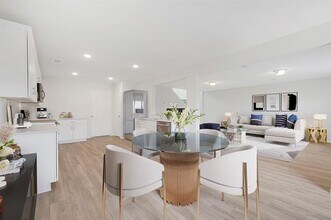 345 Huntley St in Van Alstyne, TX - Foto de edificio - Building Photo