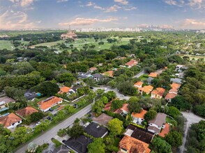 4000 Alhambra Cir in Coral Gables, FL - Building Photo - Building Photo