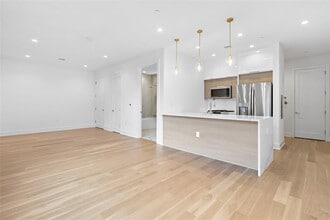 6025 JFK Blvd E in West New York, NJ - Building Photo - Building Photo