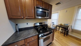 363 Beacon St, Unit 1 Apartamentos