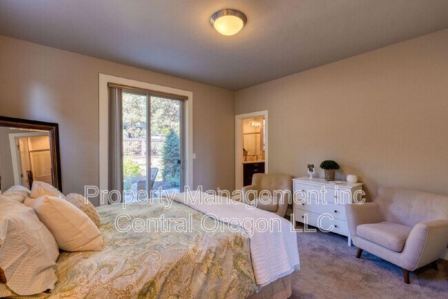 3063 NW Canyon Springs Pl in Bend, OR - Building Photo - Building Photo