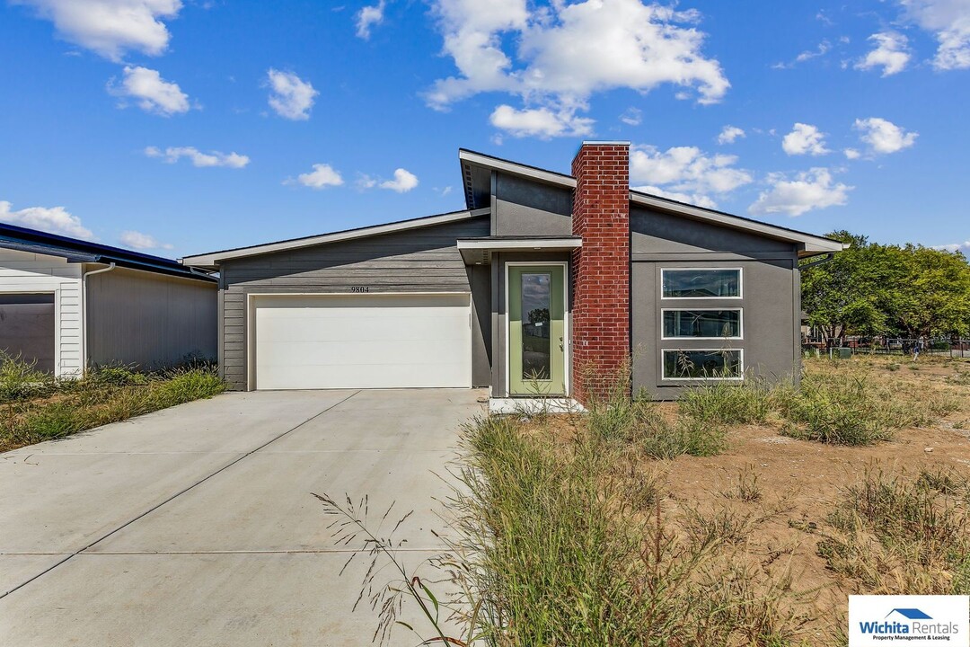 9804 E Annabelle Cir in Wichita, KS - Building Photo