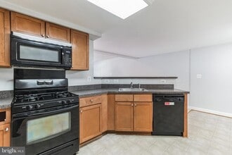 1601 N Van Dorn St in Alexandria, VA - Building Photo - Building Photo