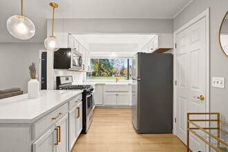 755 NE 5th St in Gresham, OR - Building Photo - Building Photo