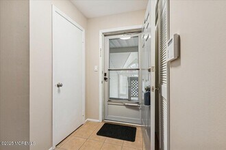 8 White Oak Ct in Howell, NJ - Building Photo - Building Photo