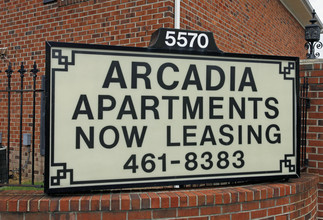 Arcadia Apartments in Norfolk, VA - Foto de edificio - Building Photo