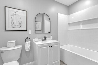 80 E Hazeltine Ave in Kenmore, NY - Foto de edificio - Building Photo