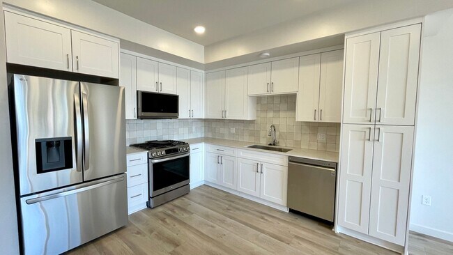 2475 Victoria Ave in San Luis Obispo, CA - Foto de edificio - Building Photo