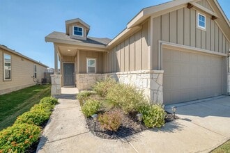 248 Cherry Vine Dr in Buda, TX - Building Photo - Building Photo