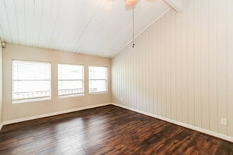 2 Lakeway St in Conroe, TX - Building Photo - Building Photo