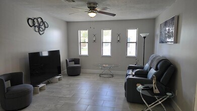 670 Nobles St in Sebastian, FL - Foto de edificio - Building Photo