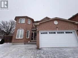 62 Scarbell Dr in Toronto, ON - Building Photo