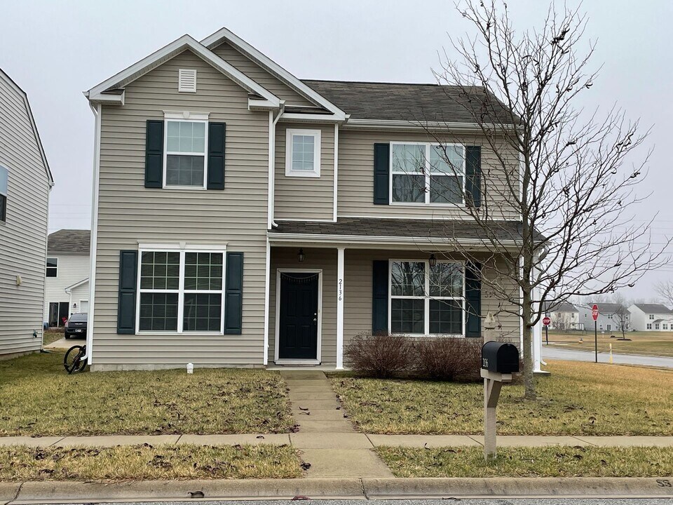 2136 Shadow Fox Dr in Columbus, IN - Building Photo