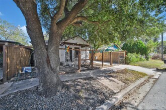 1120 Capron St in Houston, TX - Building Photo - Building Photo