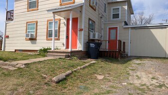 320 W Dill St in Shawnee, OK - Building Photo