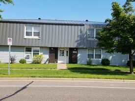 1108 W Hamilton Ave, Unit 7 in Eau Claire, WI - Building Photo