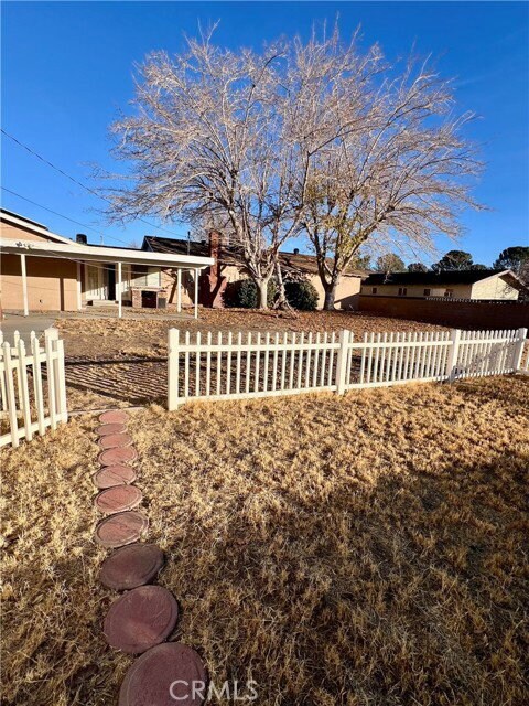 44519 Foxton Ave in Lancaster, CA - Building Photo