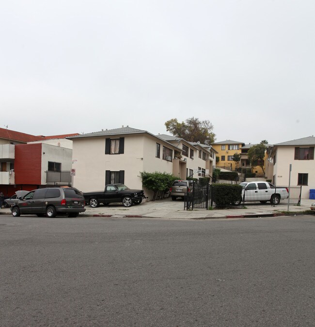 221-229 Union Pl in Los Angeles, CA - Building Photo - Building Photo