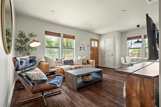 1211 Alexander Ave in Austin, TX - Building Photo - Building Photo