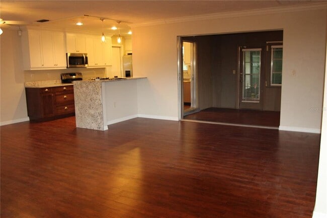 3125 S Lockwood Ridge Rd in Sarasota, FL - Foto de edificio - Building Photo