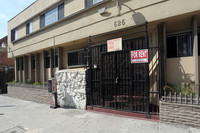 685 S Coronado St in Los Angeles, CA - Foto de edificio - Building Photo