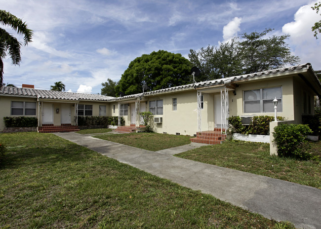 20 Antilla Ave in Coral Gables, FL - Foto de edificio - Building Photo