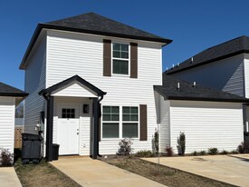 108 Hobson St in McMinnville, TN - Building Photo