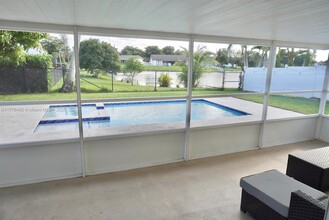 9549 Burlington Pl in Boca Raton, FL - Building Photo - Building Photo