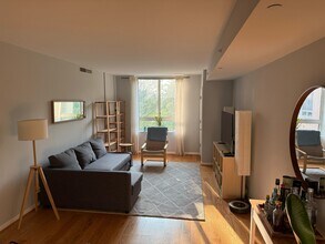 350 G St SW, Unit N511 in Washington, DC - Foto de edificio - Building Photo