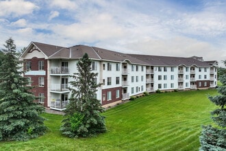 Boulders Senior Living Apartments in White Bear Lake, MN - Foto de edificio - Building Photo