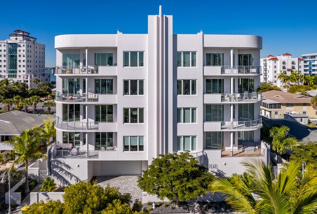 609 Golden Gate Pt in Sarasota, FL - Building Photo - Building Photo