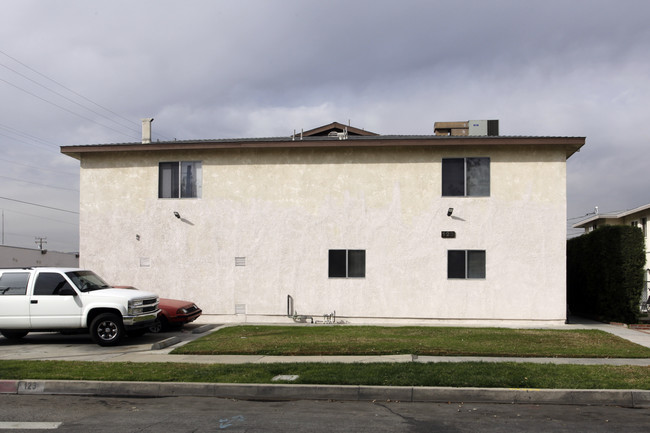 123 Orange Grove Ave in San Fernando, CA - Foto de edificio - Building Photo