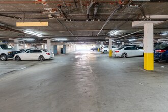 Hawthorne Regency Apartments in Los Angeles, CA - Building Photo - Interior Photo
