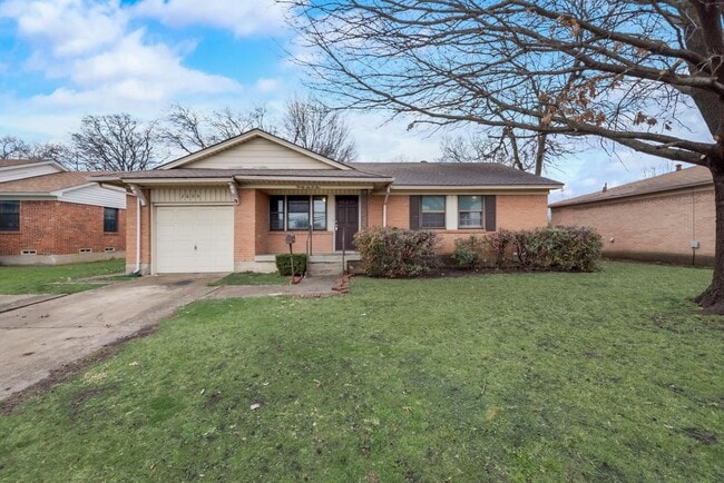property at 2605 W Walnut St