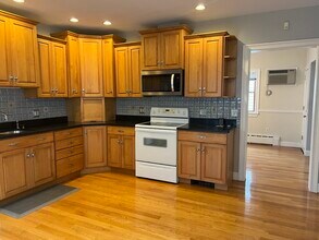 26 Montrose St in Everett, MA - Building Photo - Building Photo