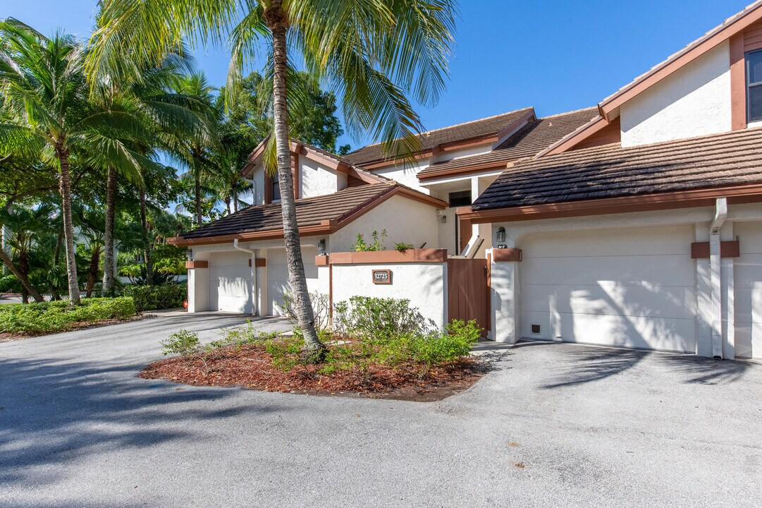 12725 Shoreline Dr-Unit -6f in Wellington, FL - Building Photo