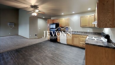 802 Jamie Dr in Selah, WA - Building Photo - Building Photo