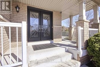 2247 Empire Crescent in Burlington, ON - Building Photo - Building Photo