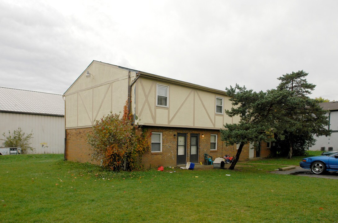 2255 Webster Canyon Ct in Columbus, OH - Building Photo