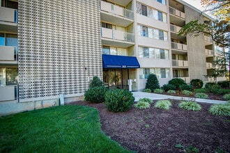 Heritage Park Apartments in Adelphi, MD - Building Photo - Building Photo