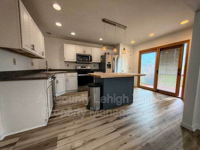 2879 Hope Ridge Dr in Easton, PA - Building Photo - Building Photo