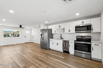 4150 E Sweetwater Ave in Phoenix, AZ - Building Photo - Building Photo