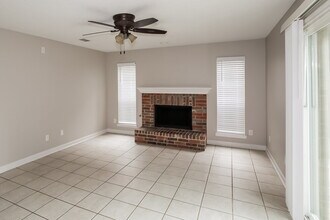 5100 Hot Springs Trail in Fort Worth, TX - Foto de edificio - Building Photo